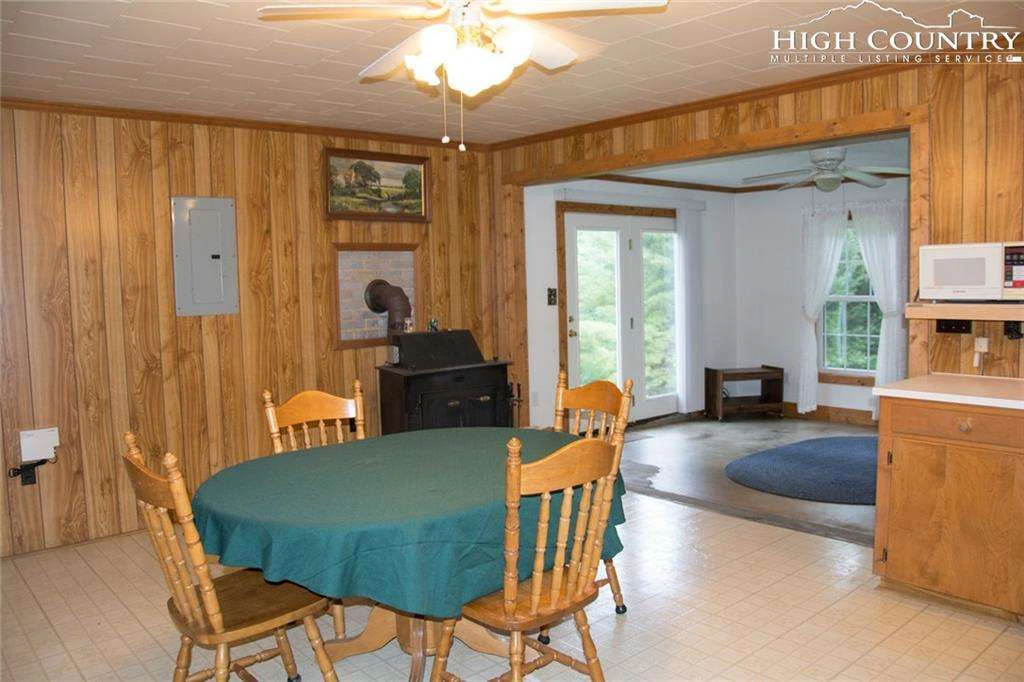 Image number 18 for the current listing
