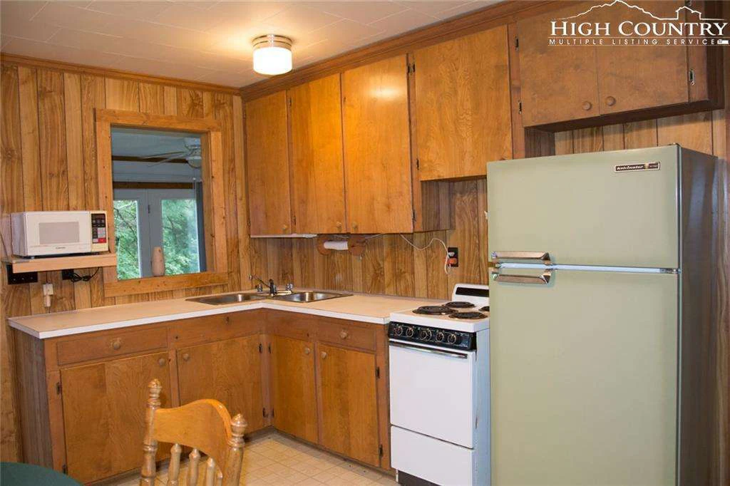 Image number 16 for the current listing