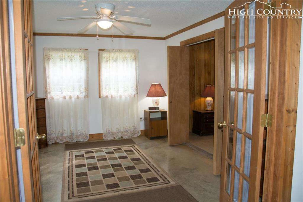 Image number 2 for the current listing