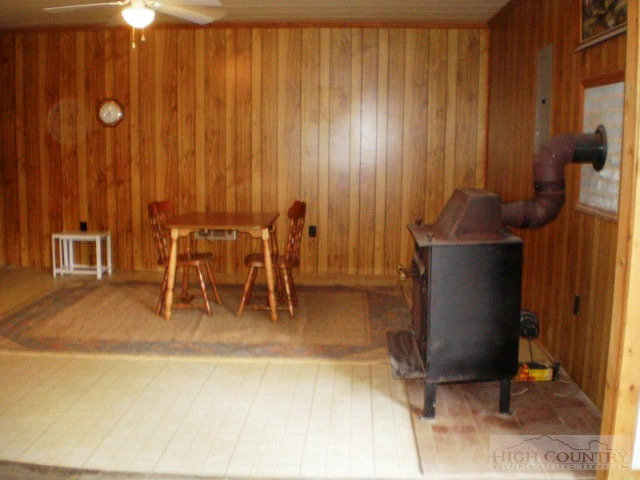 Image number 14 for the current listing