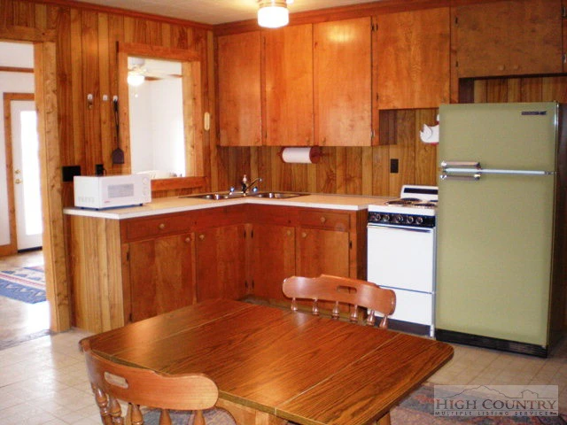 Image number 15 for the current listing