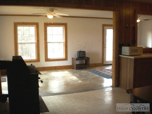 Image number 4 for the current listing