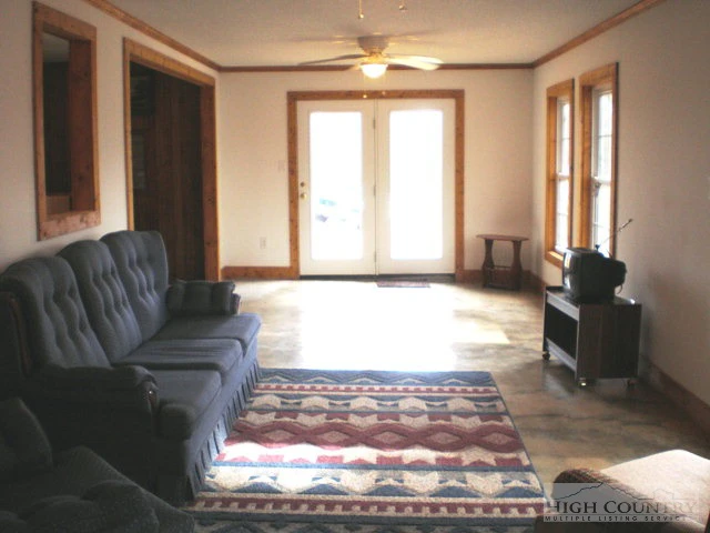 Image number 10 for the current listing