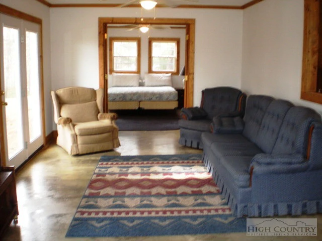 Image number 11 for the current listing