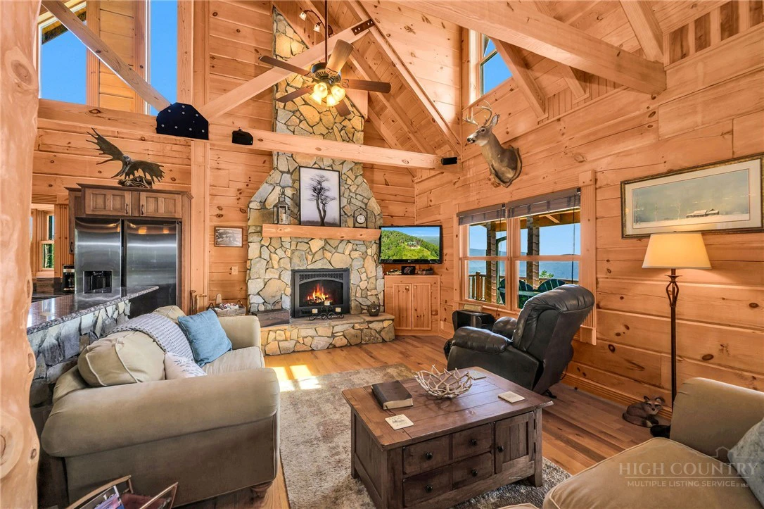 Image number 19 for the current listing