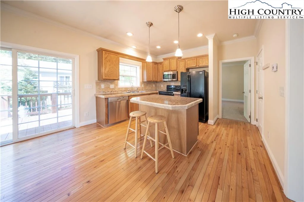 Image number 18 for the current listing