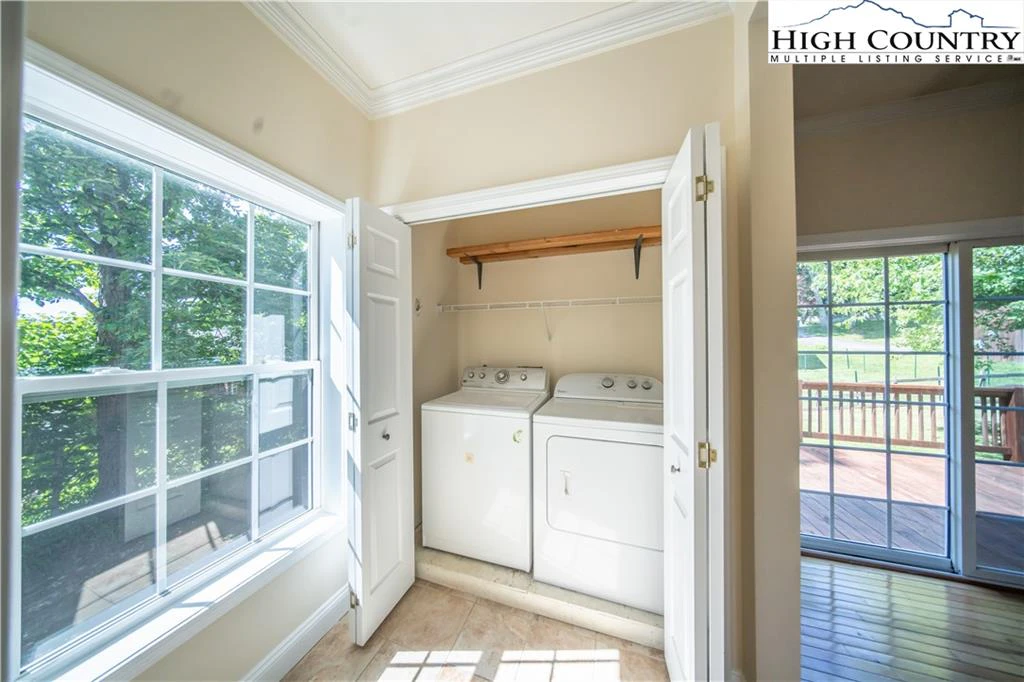Image number 17 for the current listing