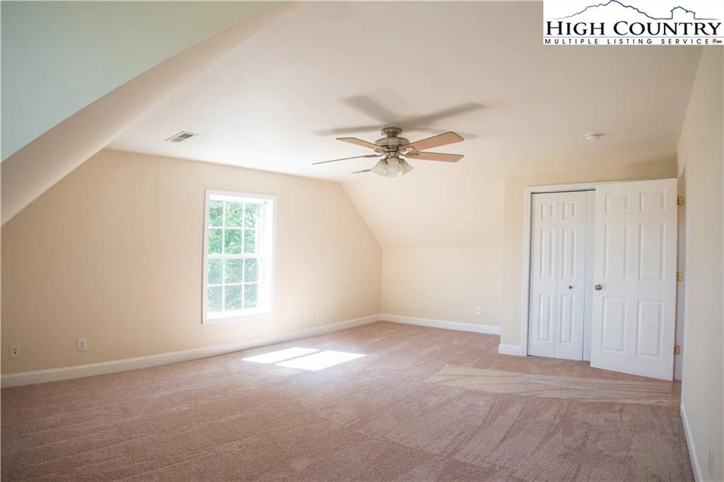 Image number 11 for the current listing