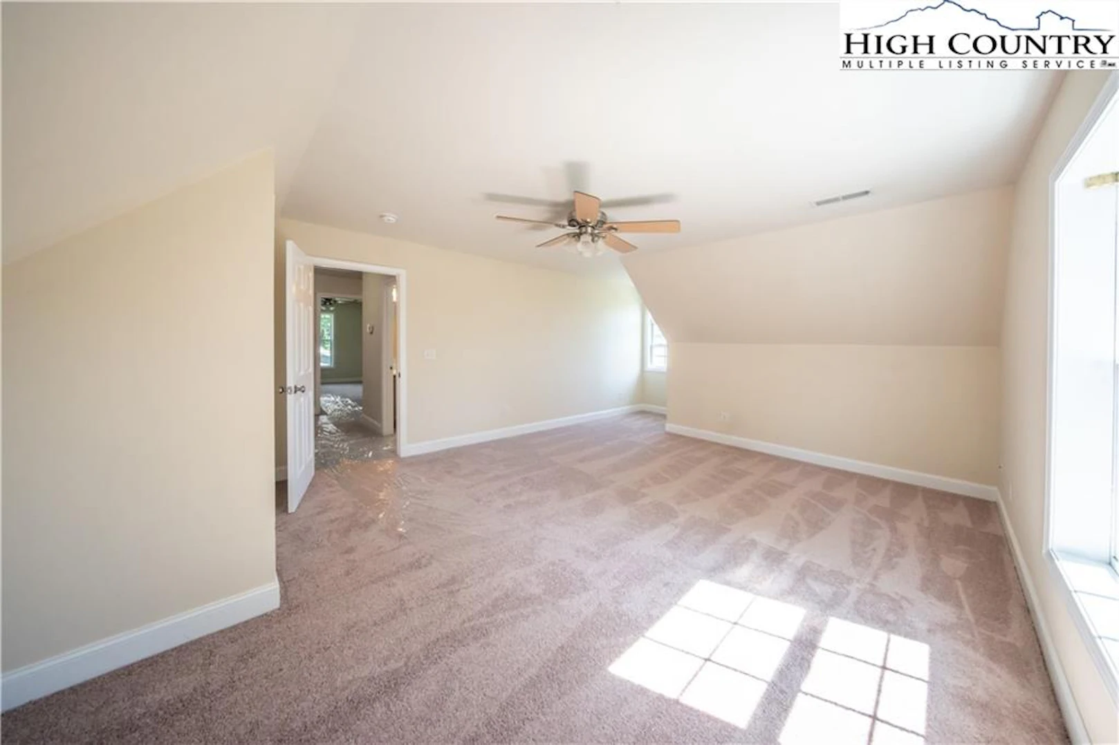 Image number 8 for the current listing