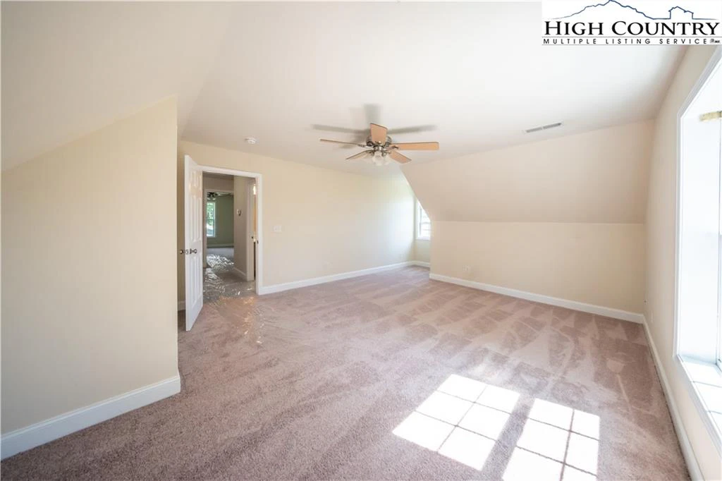 Image number 8 for the current listing