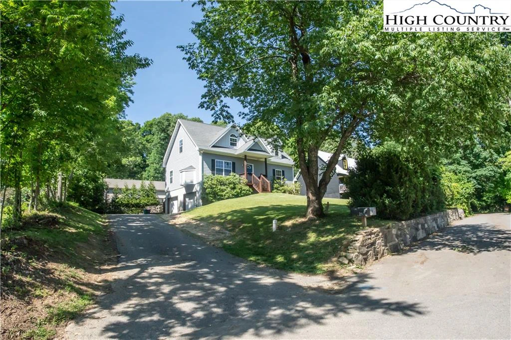 Image number 3 for the current listing