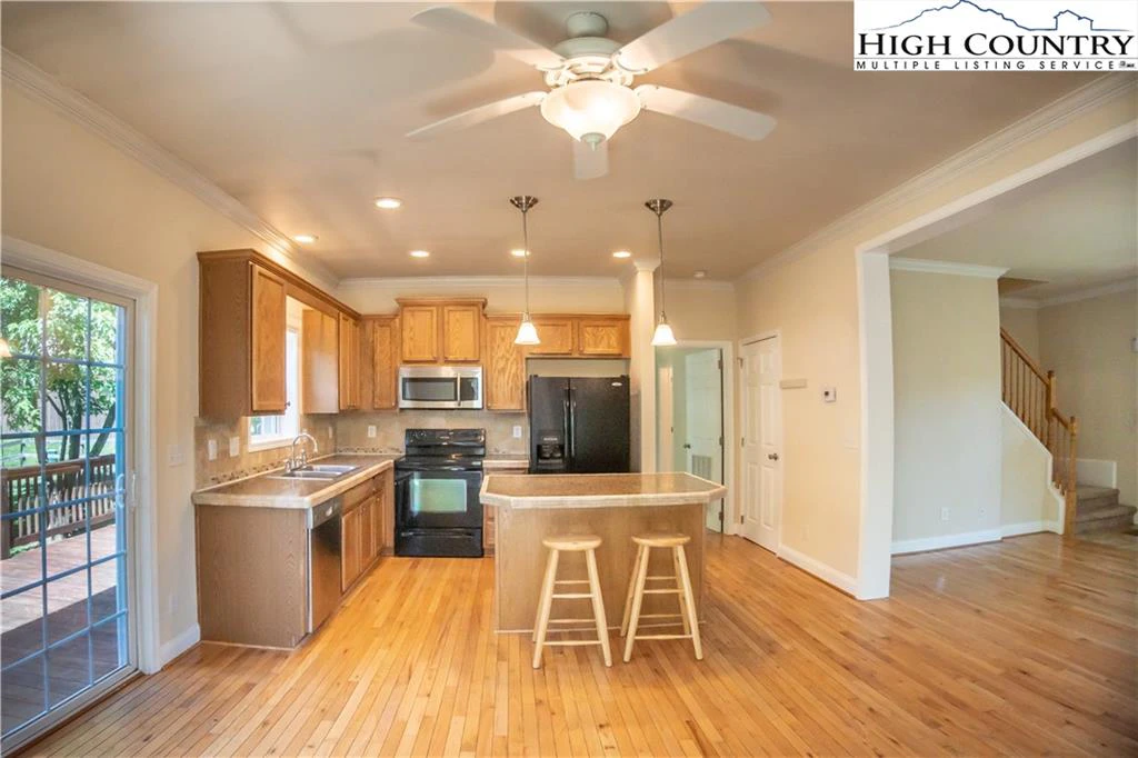 Image number 20 for the current listing