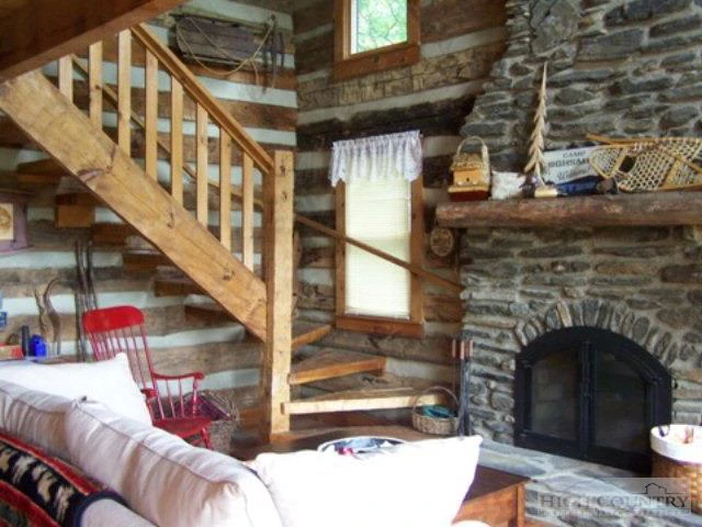 Image number 9 for the current listing