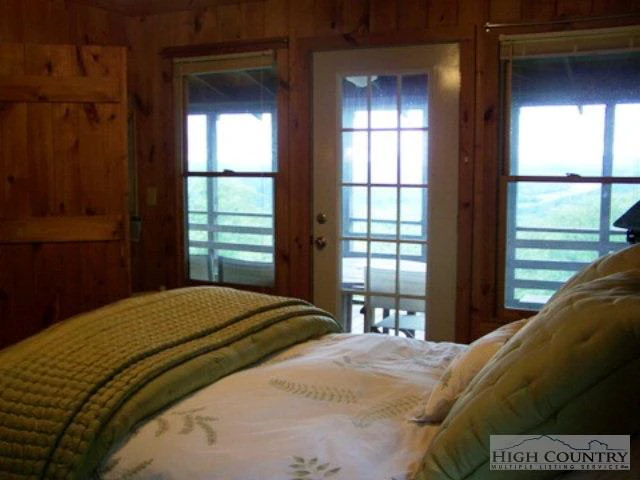 Image number 5 for the current listing