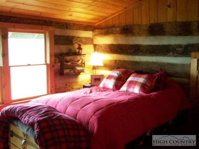 Image number 3 for the current listing
