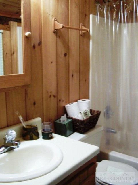 Image number 15 for the current listing
