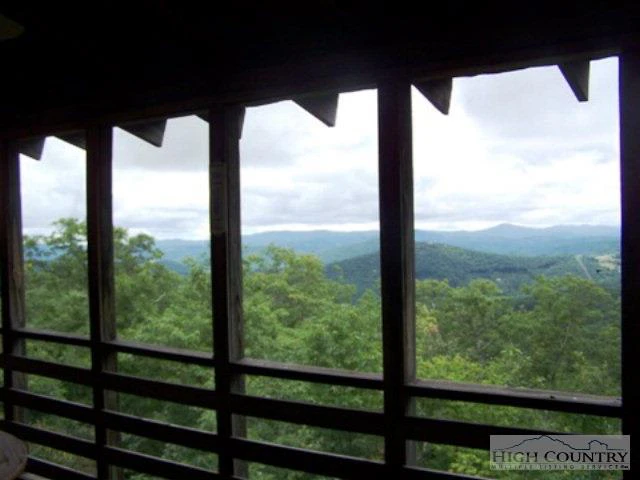Image number 11 for the current listing