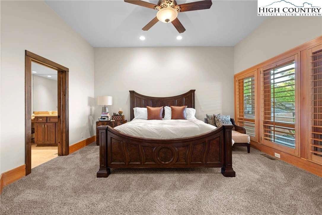 Image number 9 for the current listing
