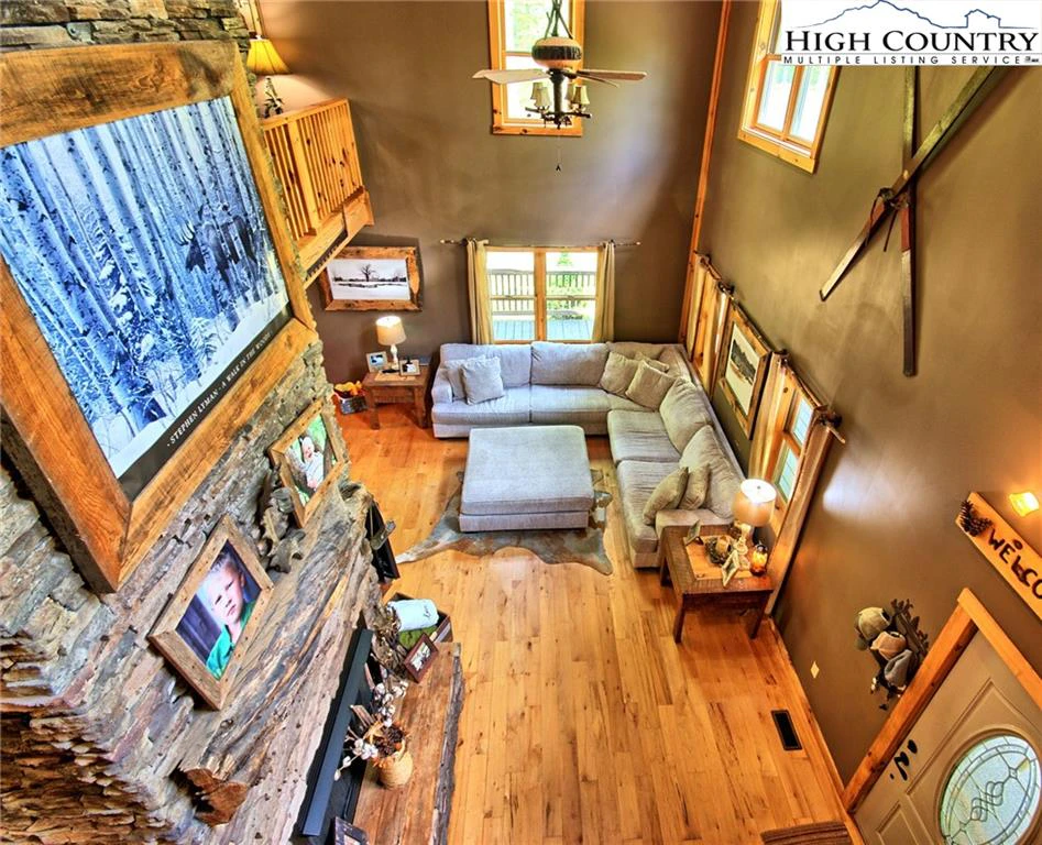 Image number 18 for the current listing
