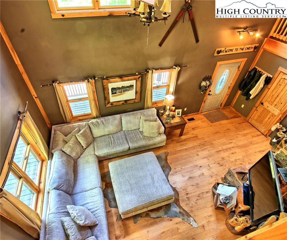 Image number 2 for the current listing