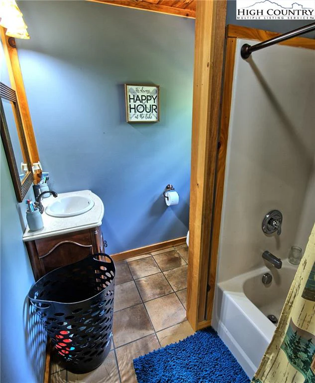 Image number 9 for the current listing