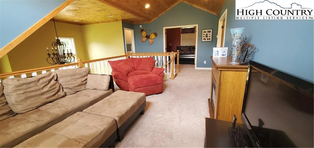 Image number 14 for the current listing