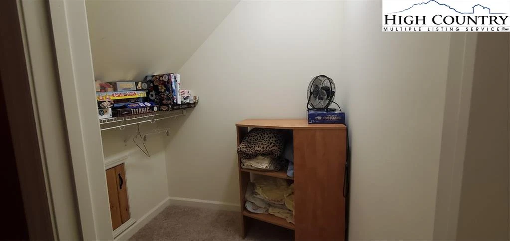 Image number 4 for the current listing