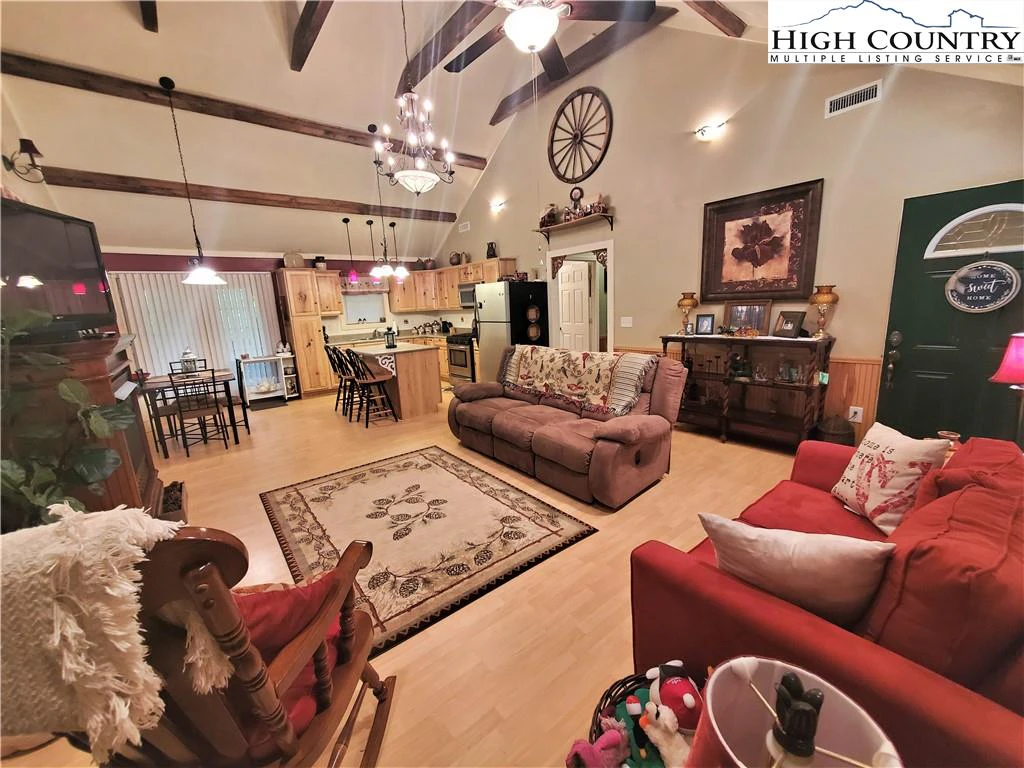 Image number 19 for the current listing
