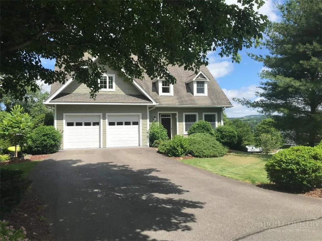 Image number 1 for the current listing