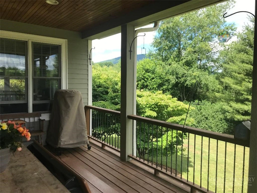 Image number 10 for the current listing