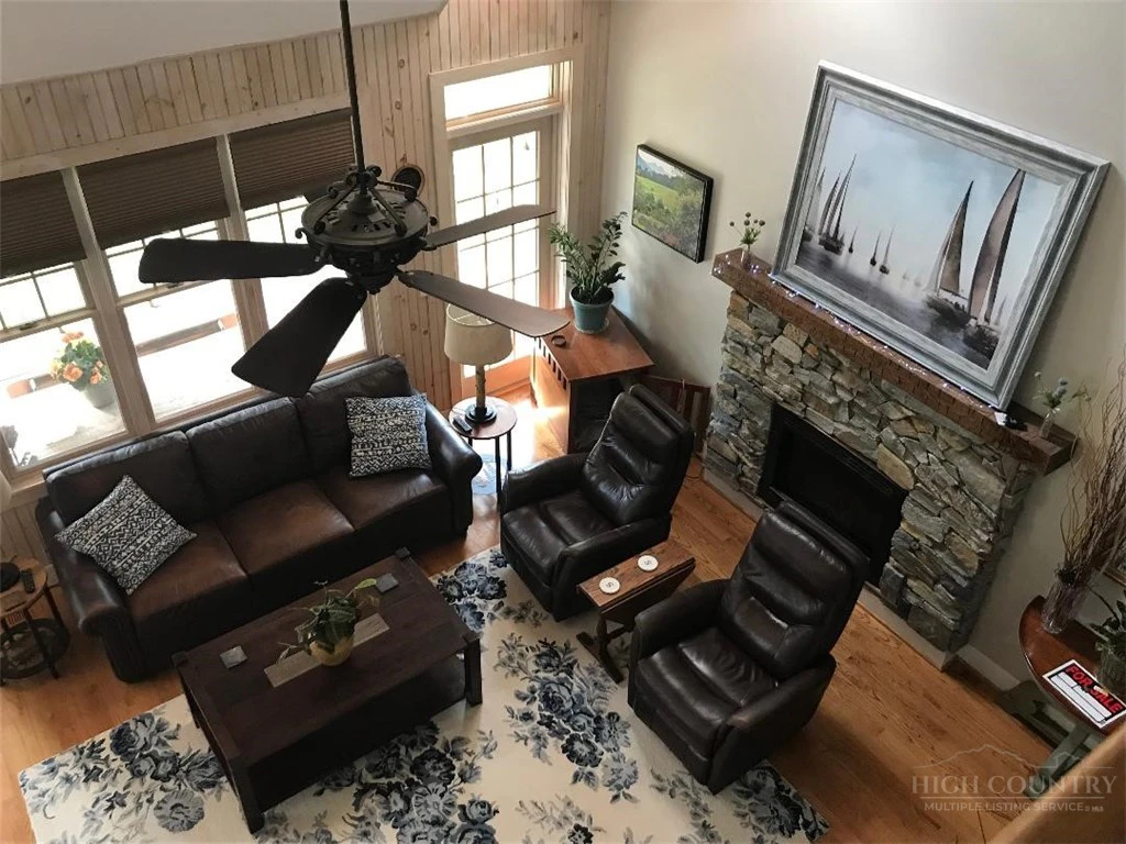 Image number 15 for the current listing