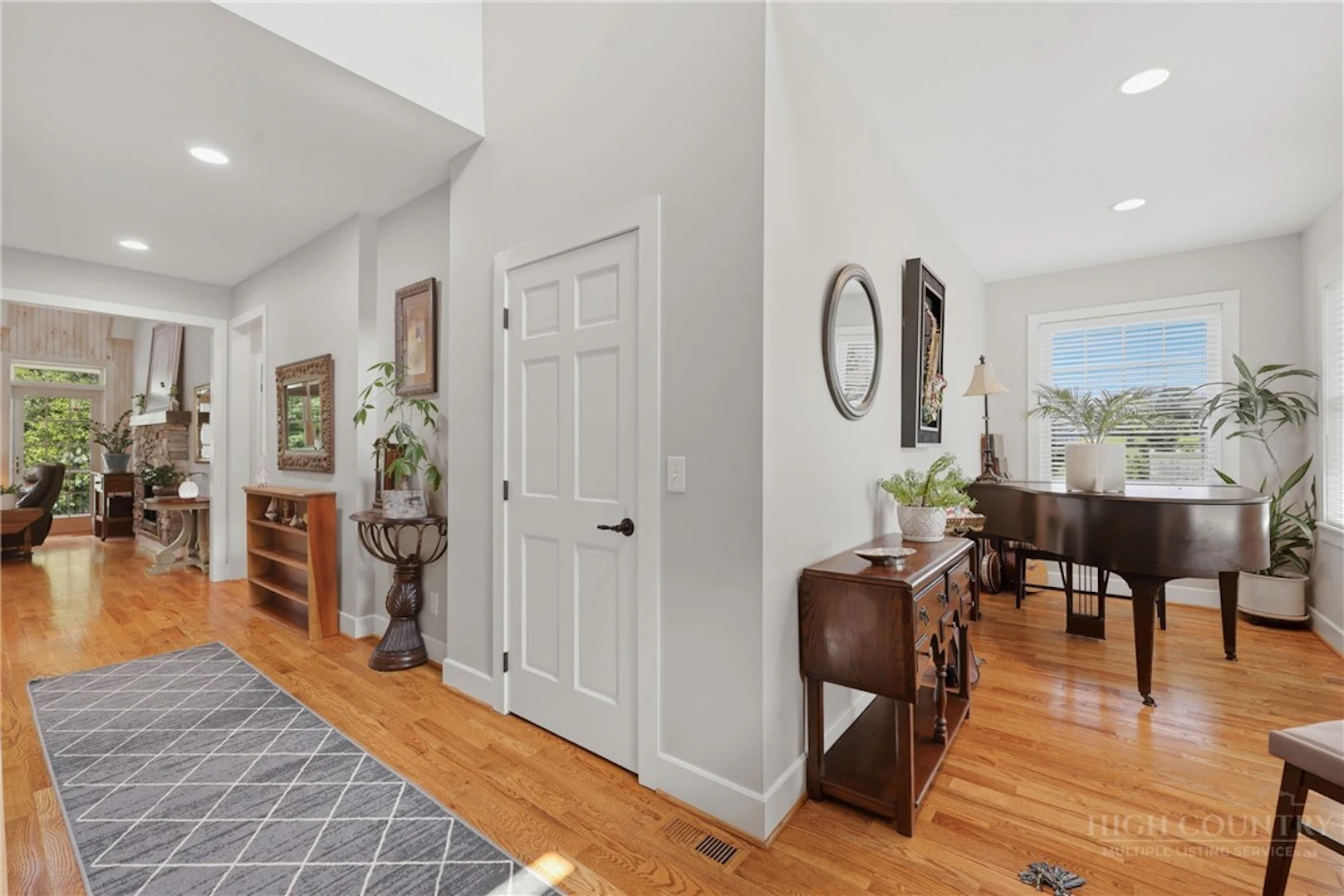 Image number 10 for the current listing