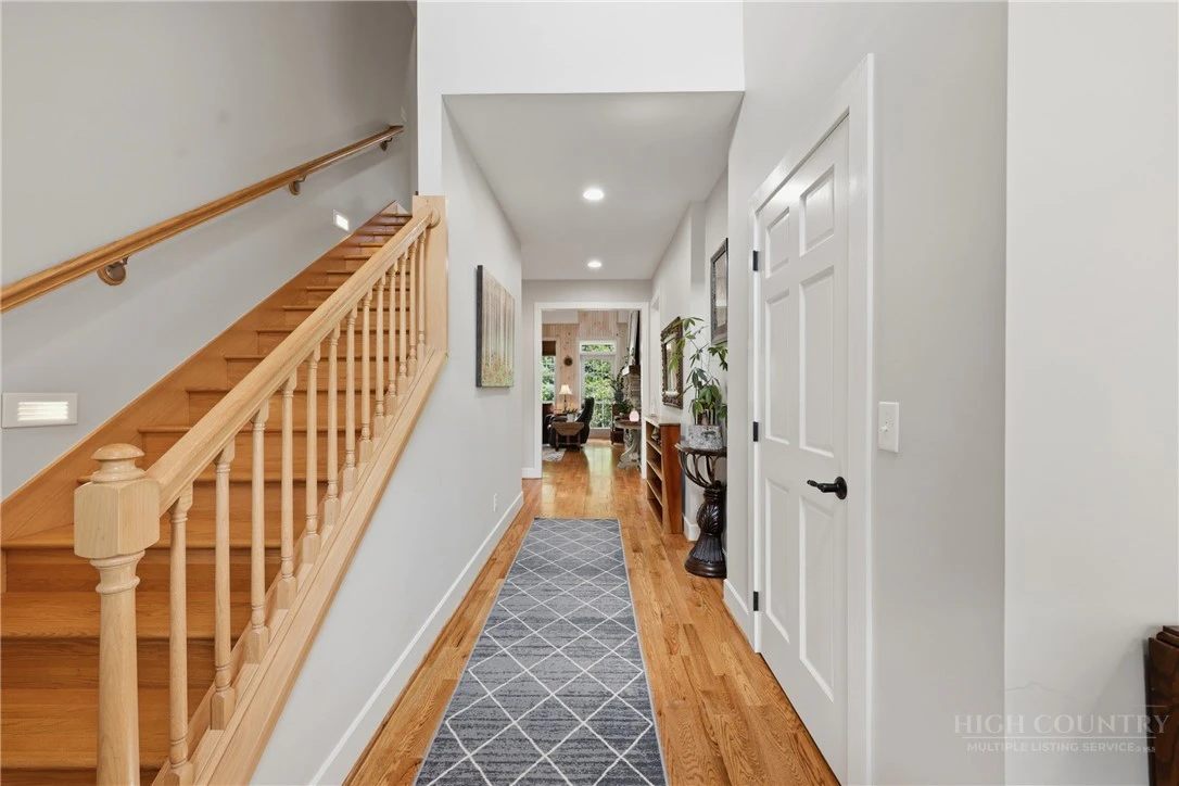 Image number 8 for the current listing