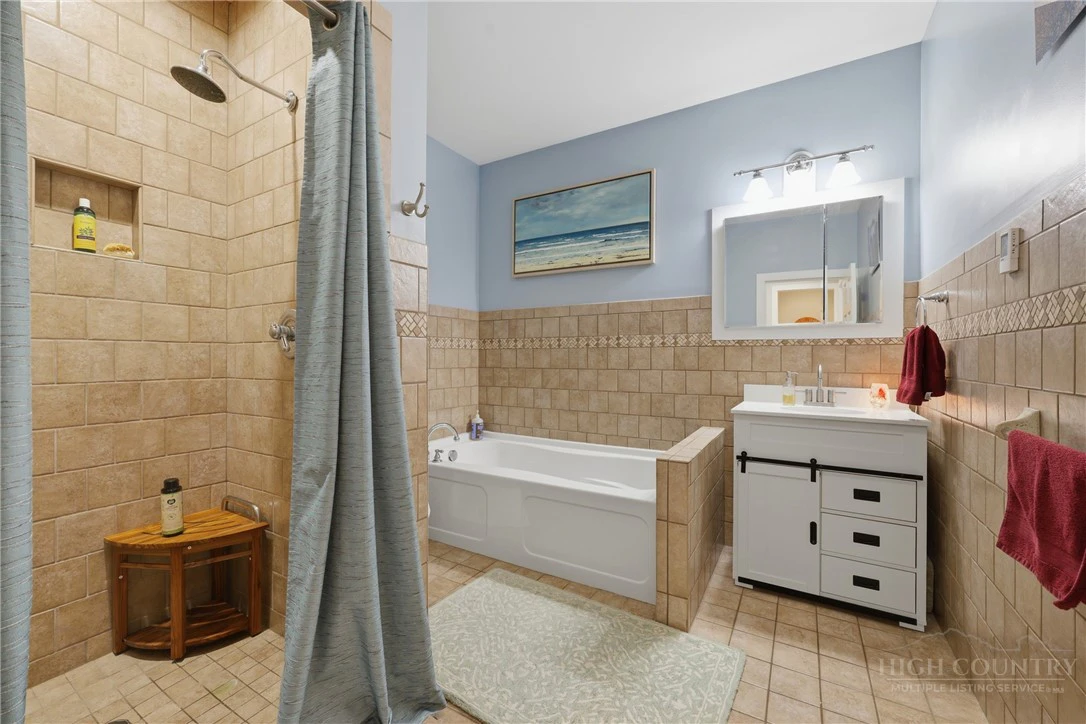 Image number 20 for the current listing