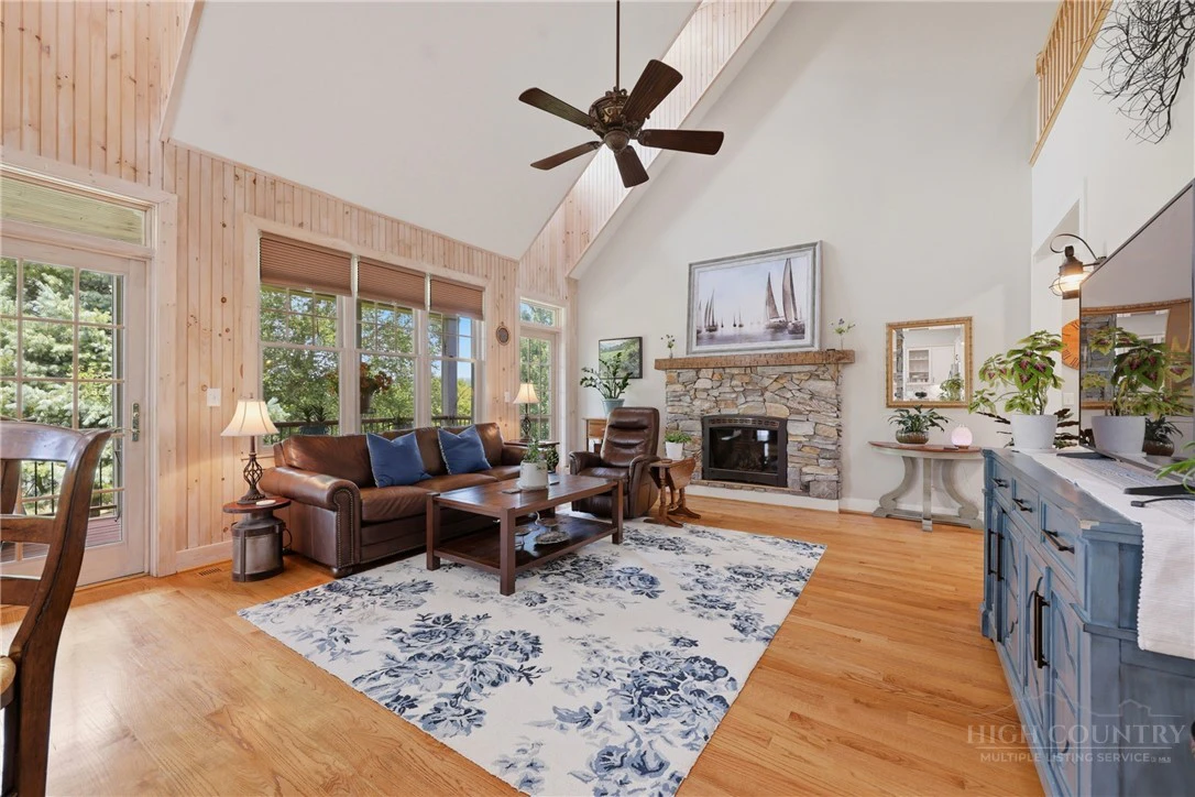 Image number 12 for the current listing