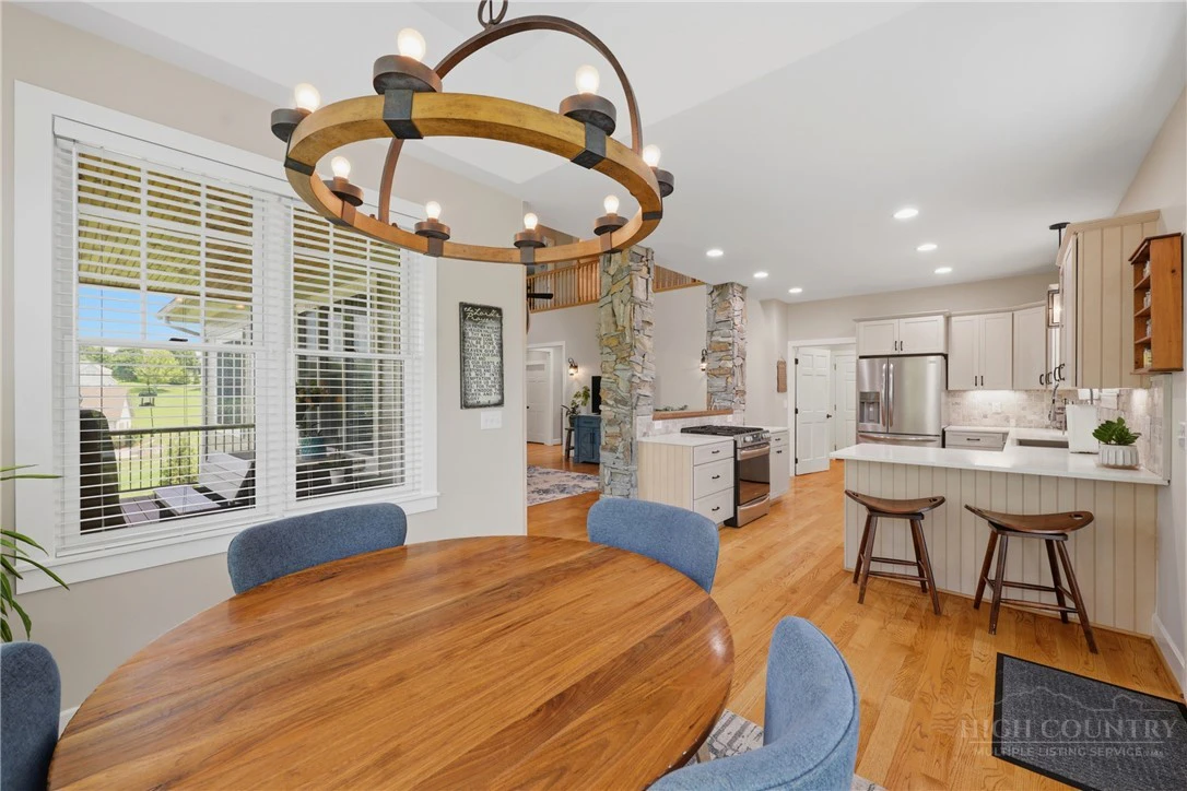 Image number 19 for the current listing