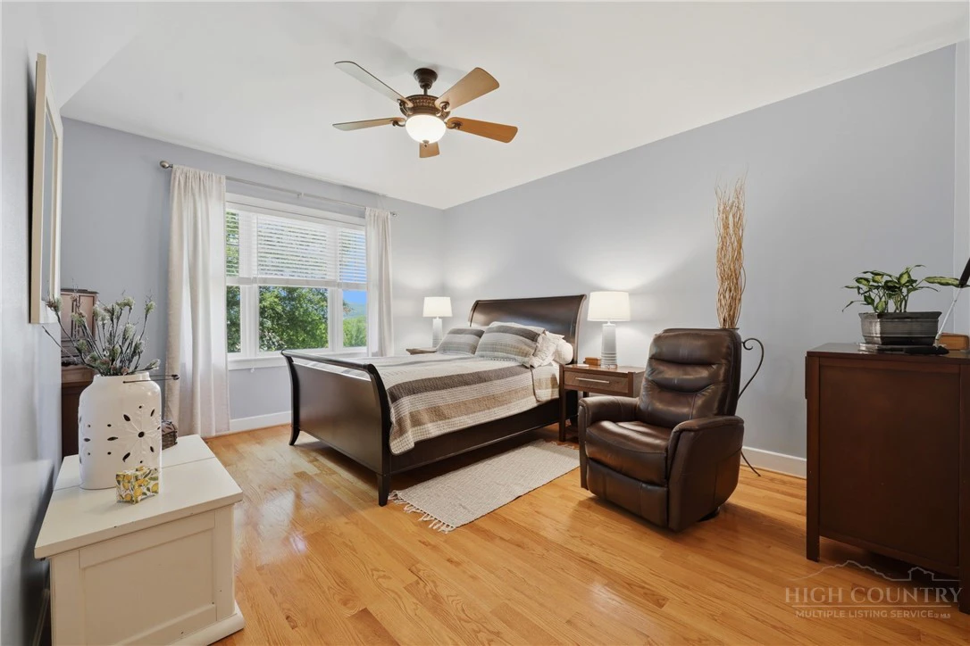 Image number 21 for the current listing