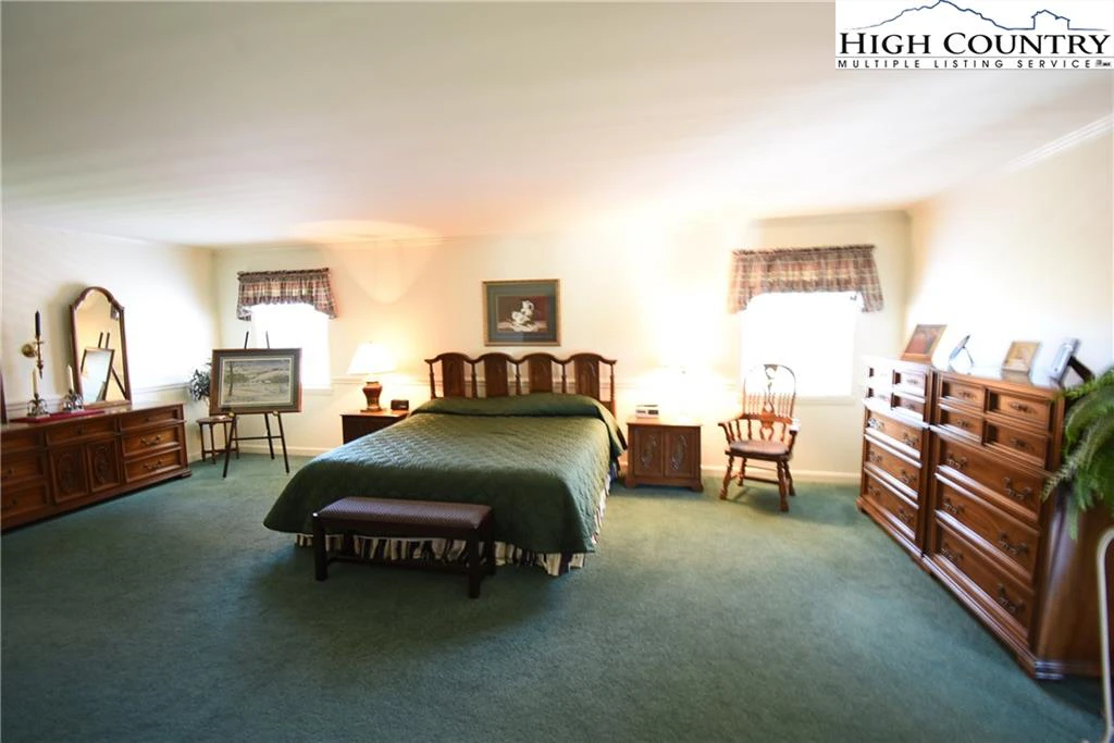 Image number 12 for the current listing