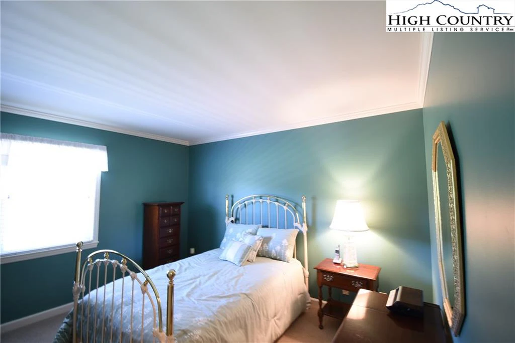 Image number 4 for the current listing