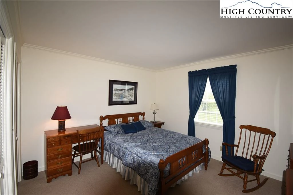 Image number 5 for the current listing