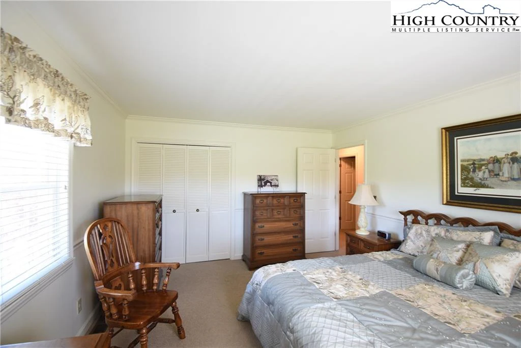 Image number 6 for the current listing