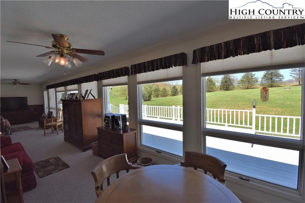 Image number 8 for the current listing