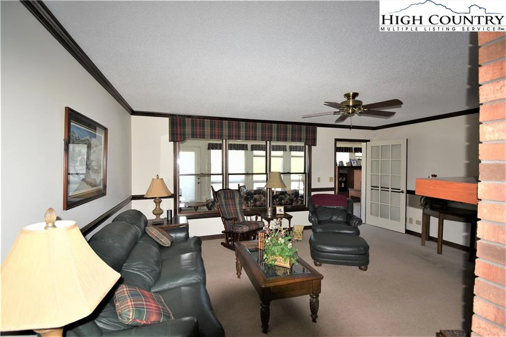 Image number 2 for the current listing