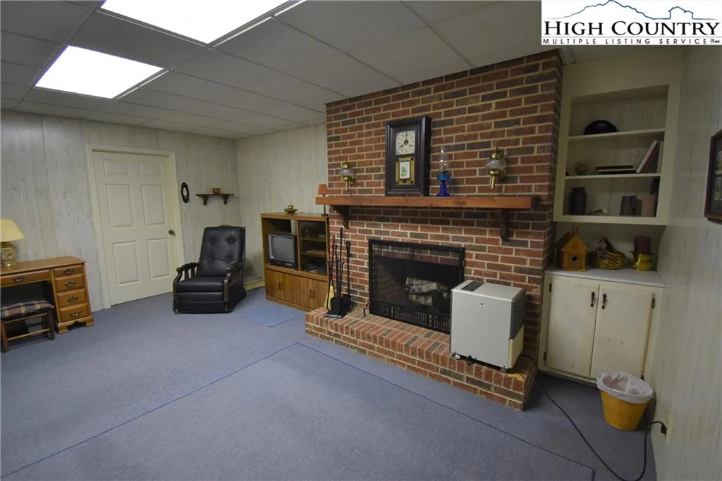 Image number 20 for the current listing