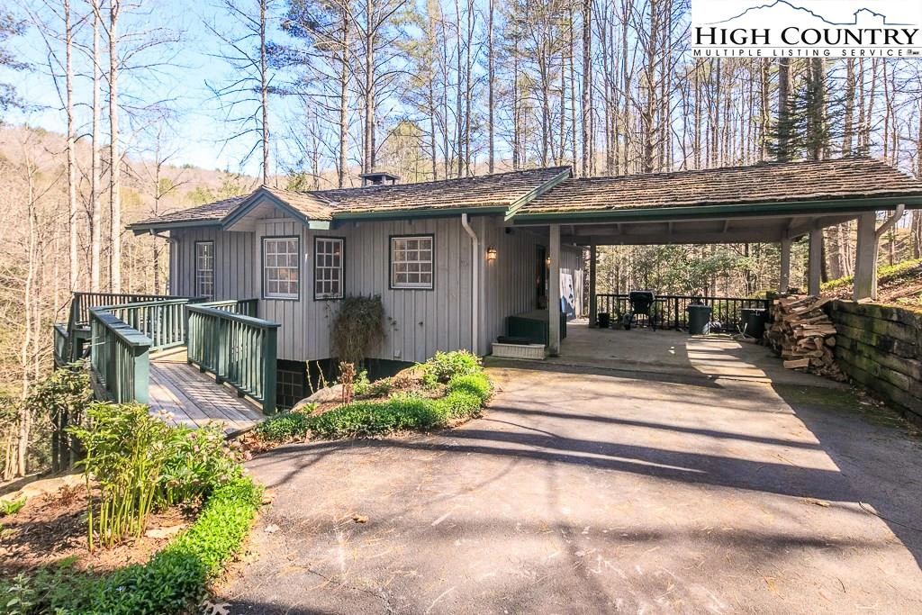 Image number 1 for the current listing