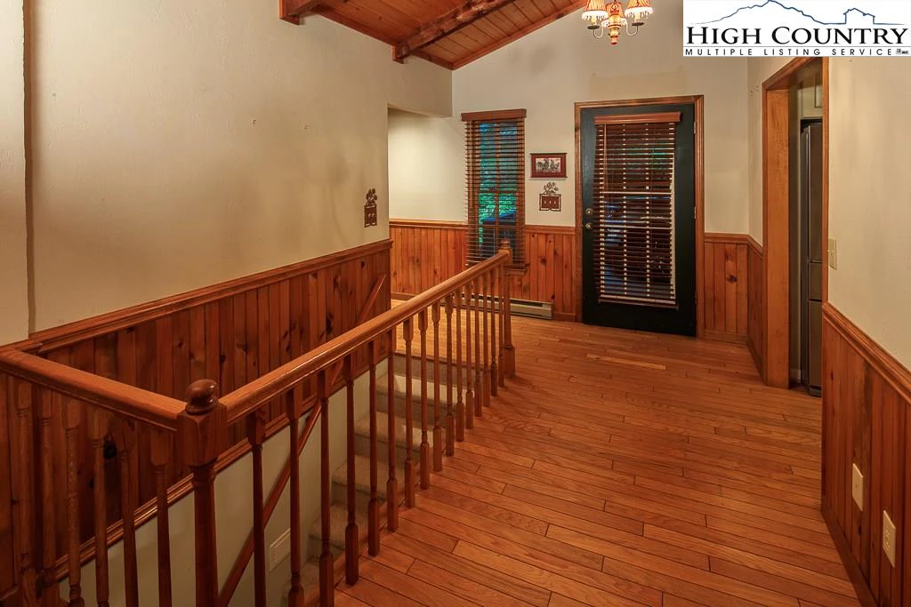 Image number 21 for the current listing