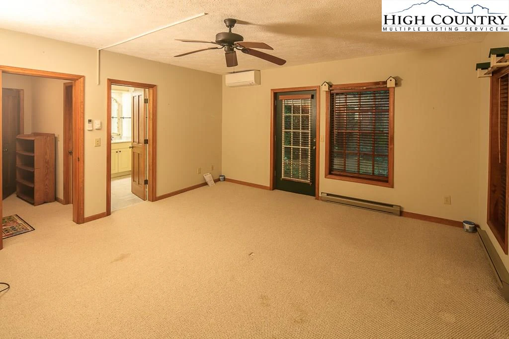 Image number 20 for the current listing
