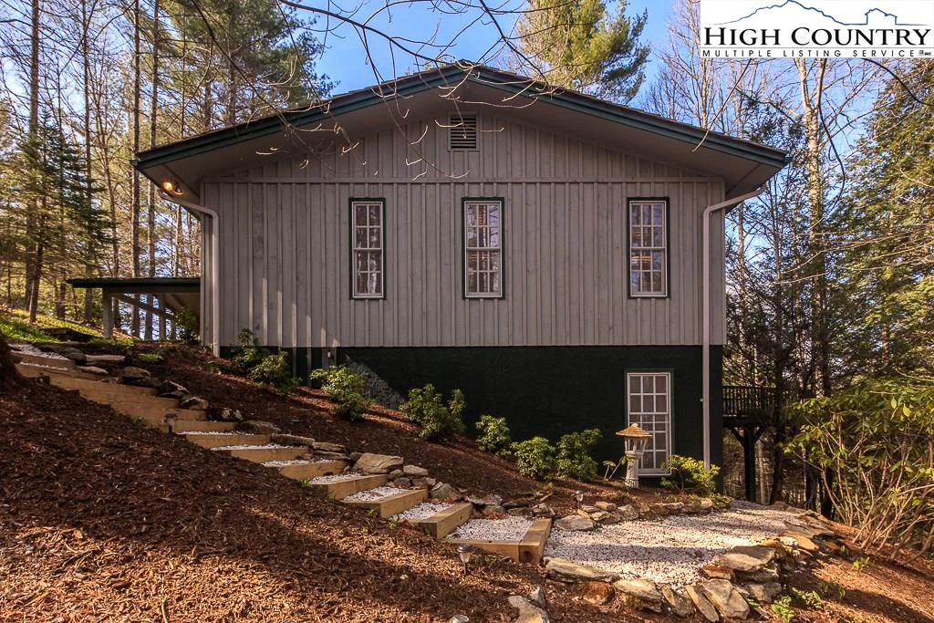 Image number 18 for the current listing