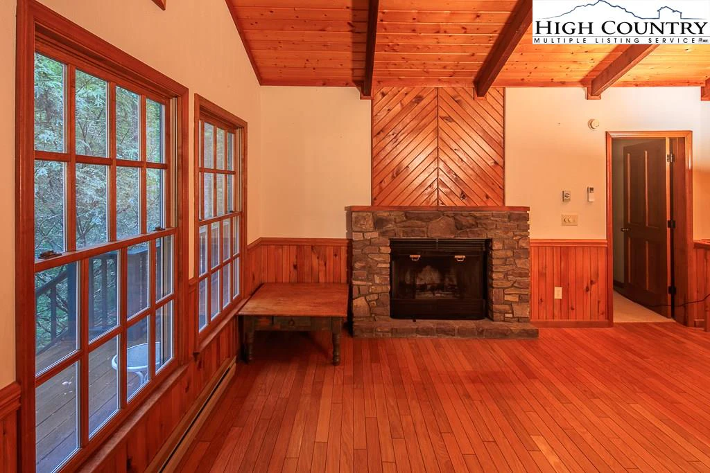 Image number 2 for the current listing
