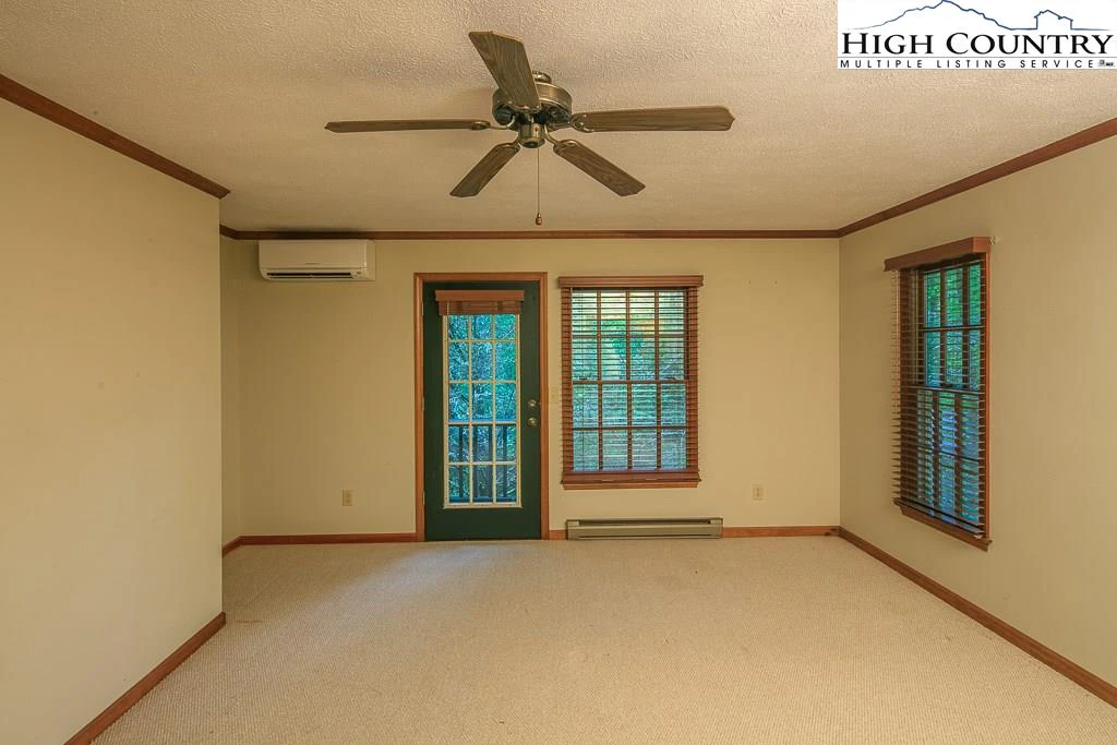 Image number 12 for the current listing